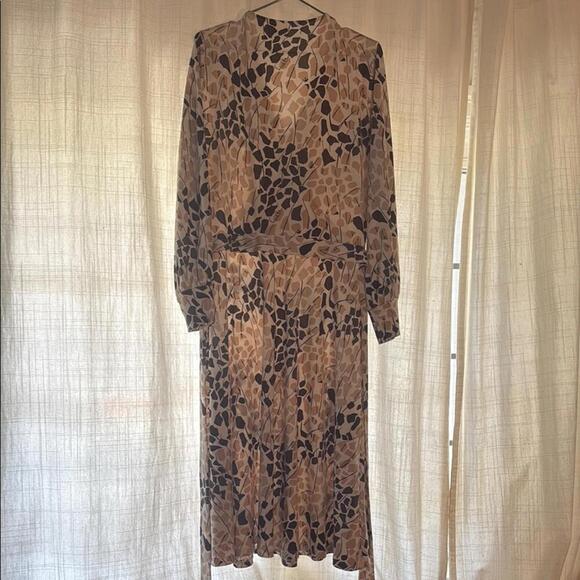 Richard Allen x H&M Brown and Black and Cream colour Dress with Bishop Sleeves - Picture 7 of 8